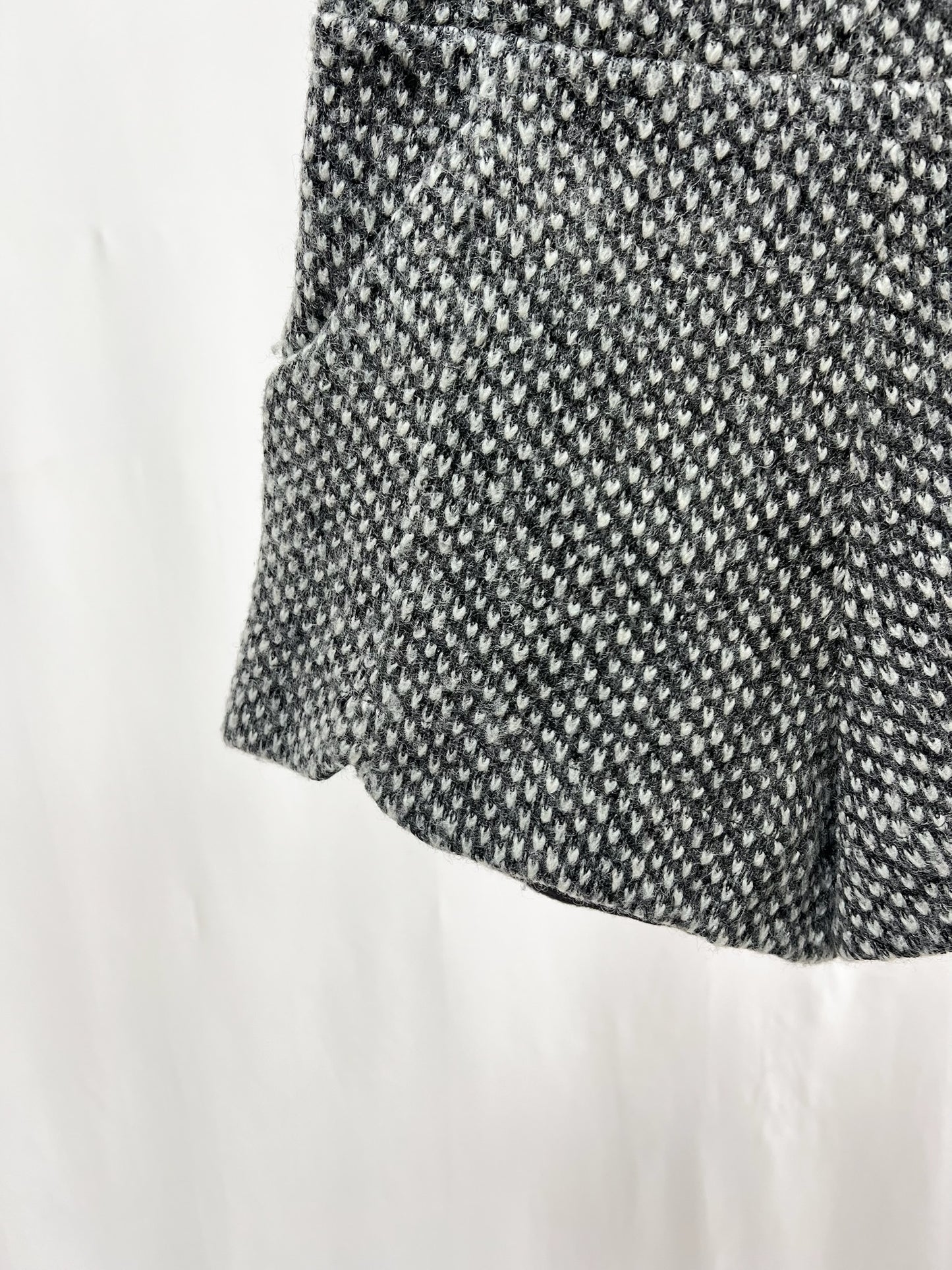 2501211Gray Tweed Pattern Shorts – High Waist