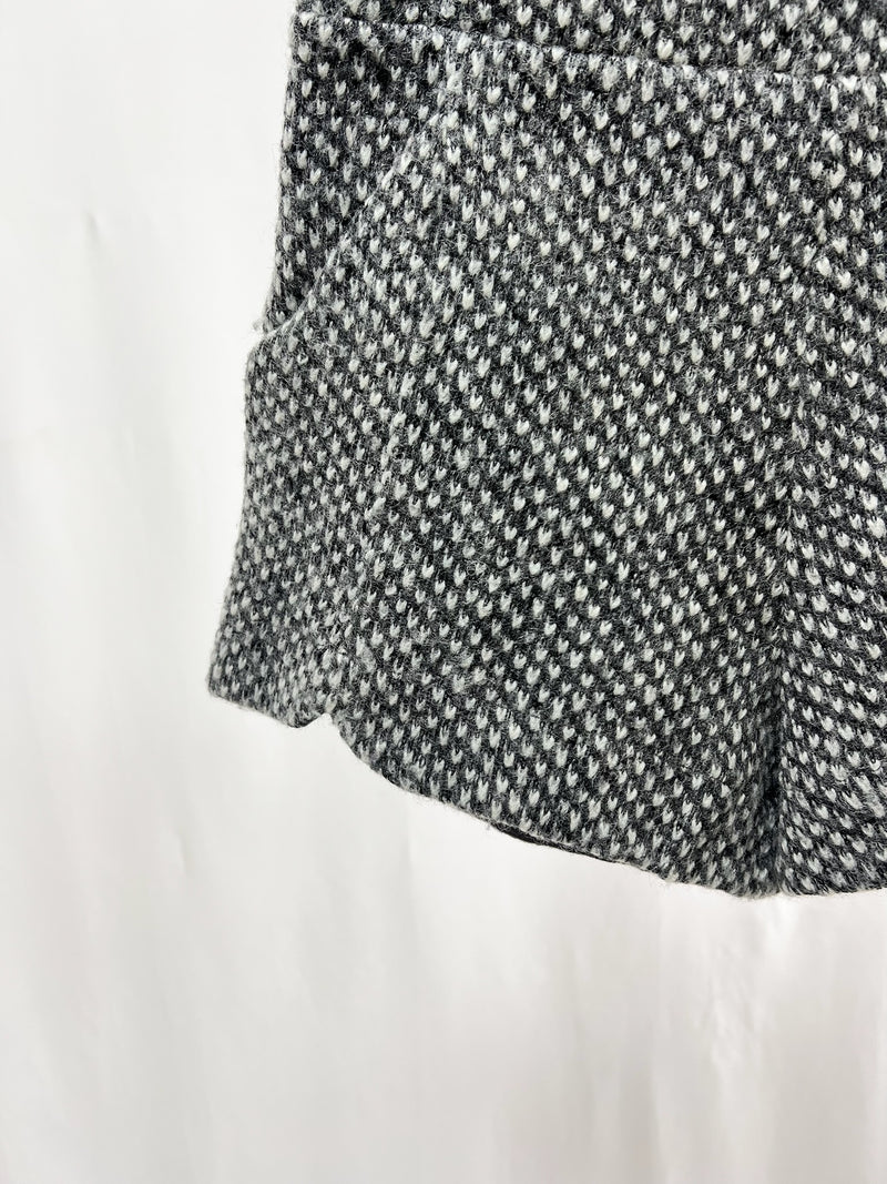 2501211Gray Tweed Pattern Shorts – High Waist