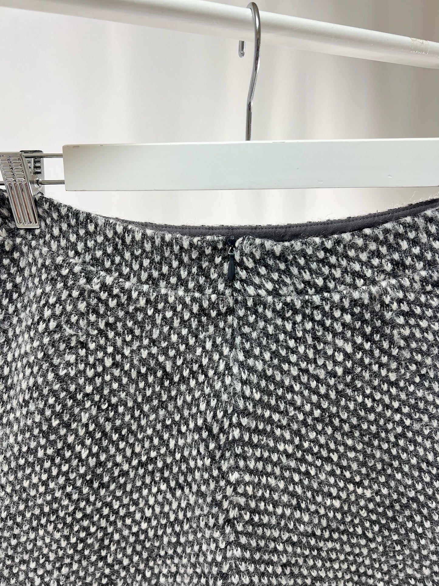 2501211Gray Tweed Pattern Shorts – High Waist