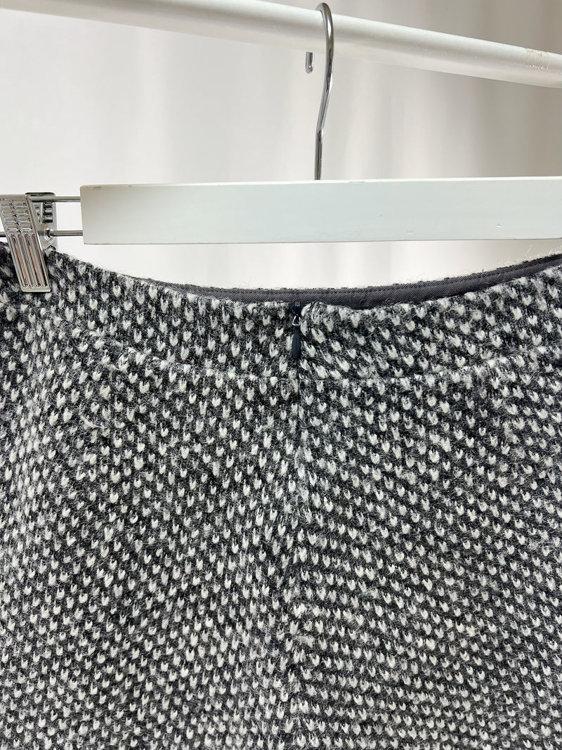 2501211Gray Tweed Pattern Shorts – High Waist