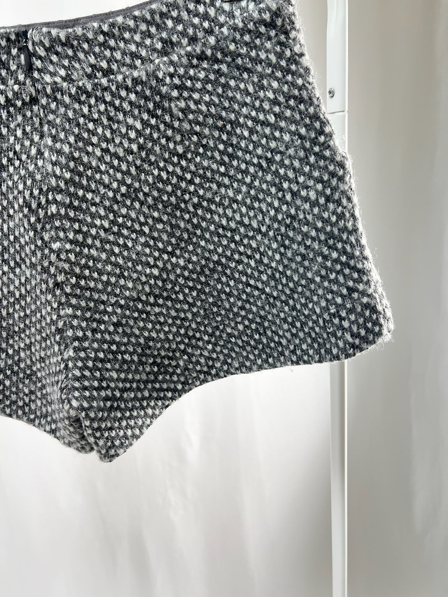2501211Gray Tweed Pattern Shorts – High Waist
