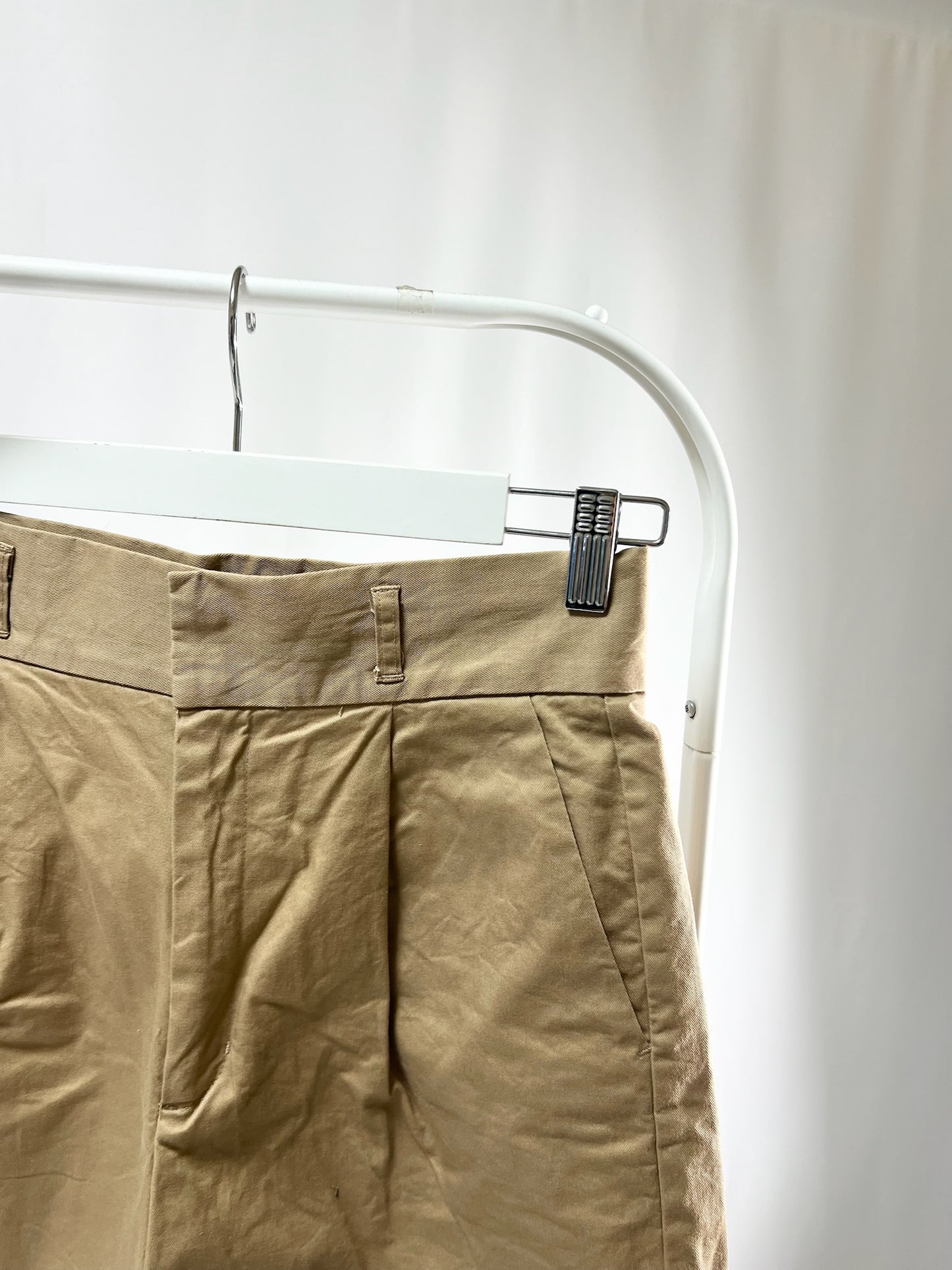 250129High-Waist Pleated Shorts
