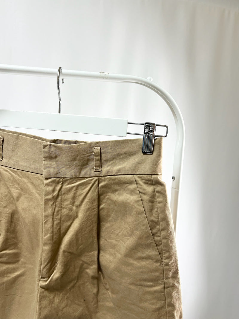 250129High-Waist Pleated Shorts