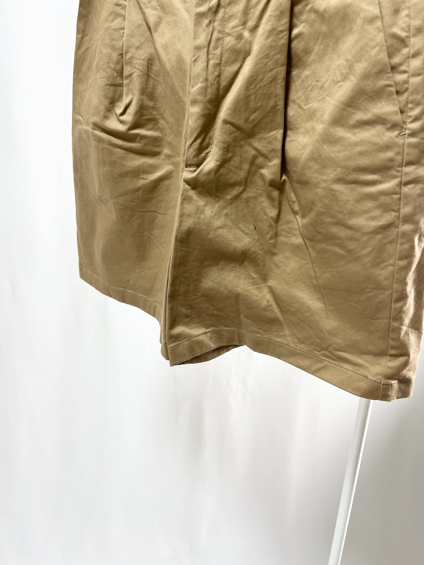 250129High-Waist Pleated Shorts
