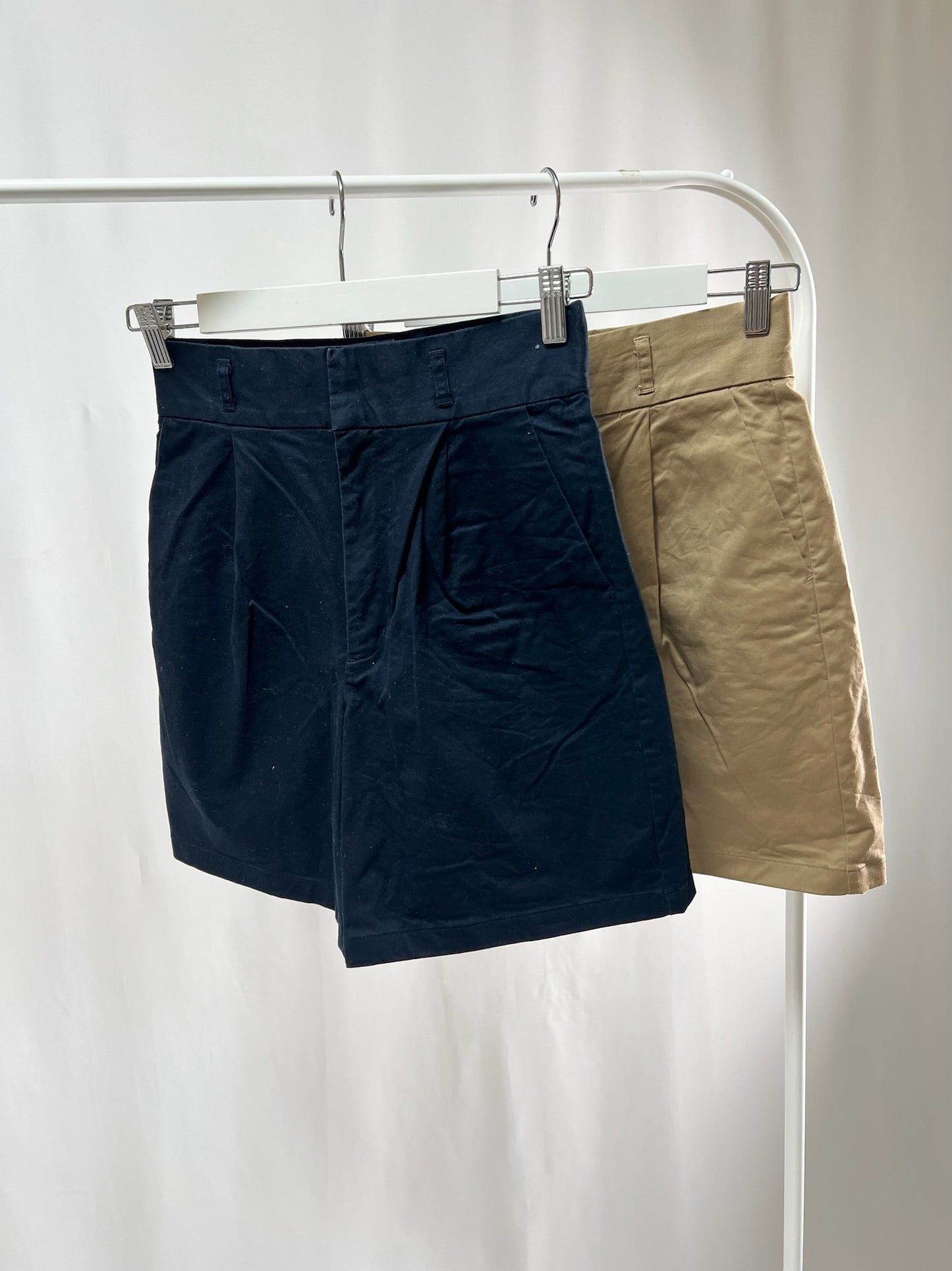 250129High-Waist Pleated Shorts