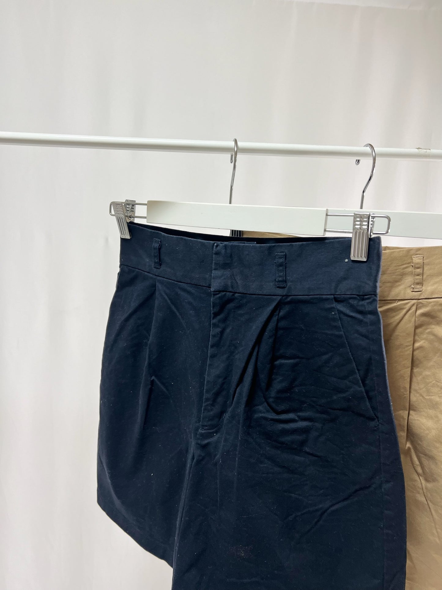 250129High-Waist Pleated Shorts