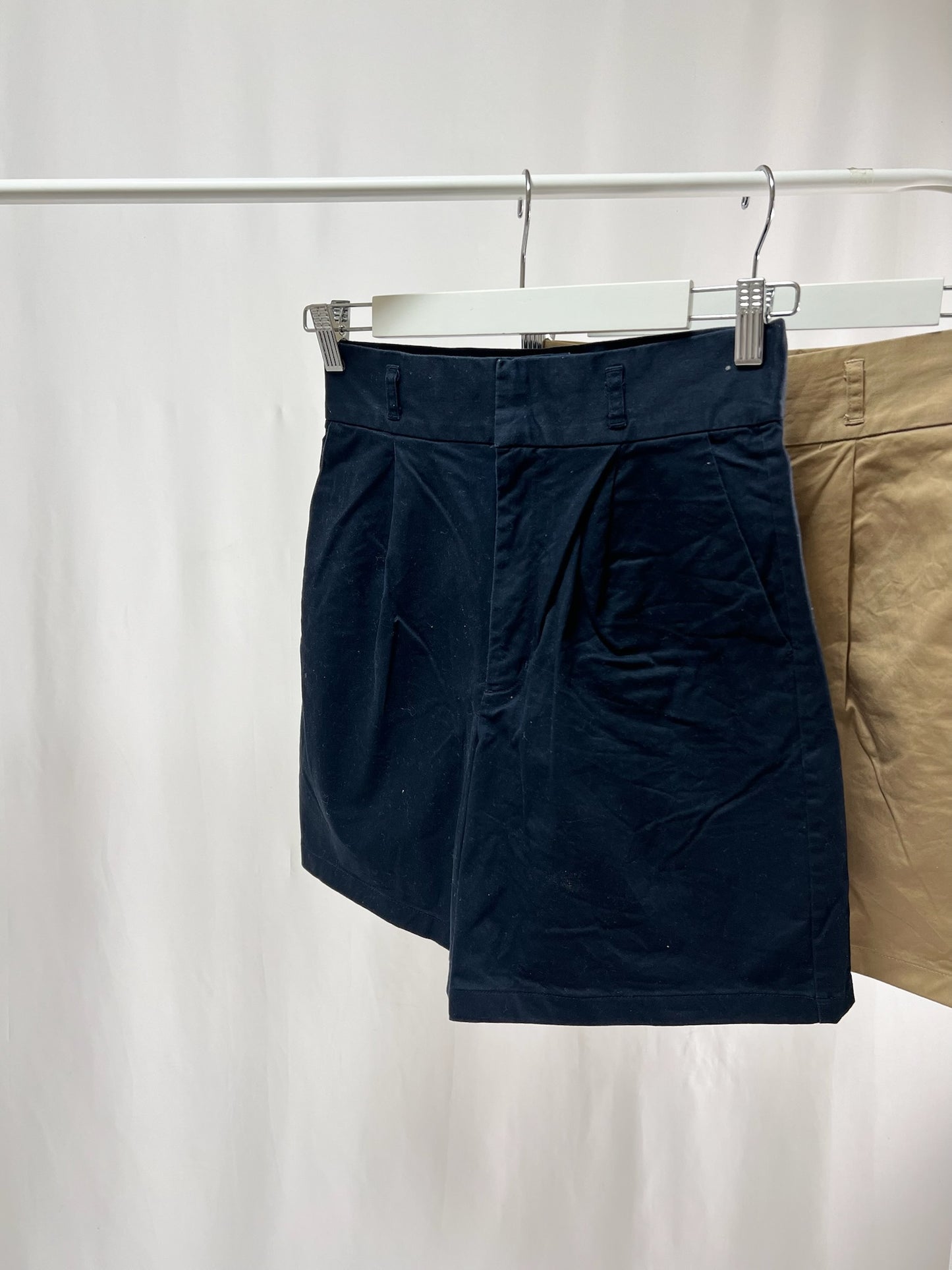 250129High-Waist Pleated Shorts