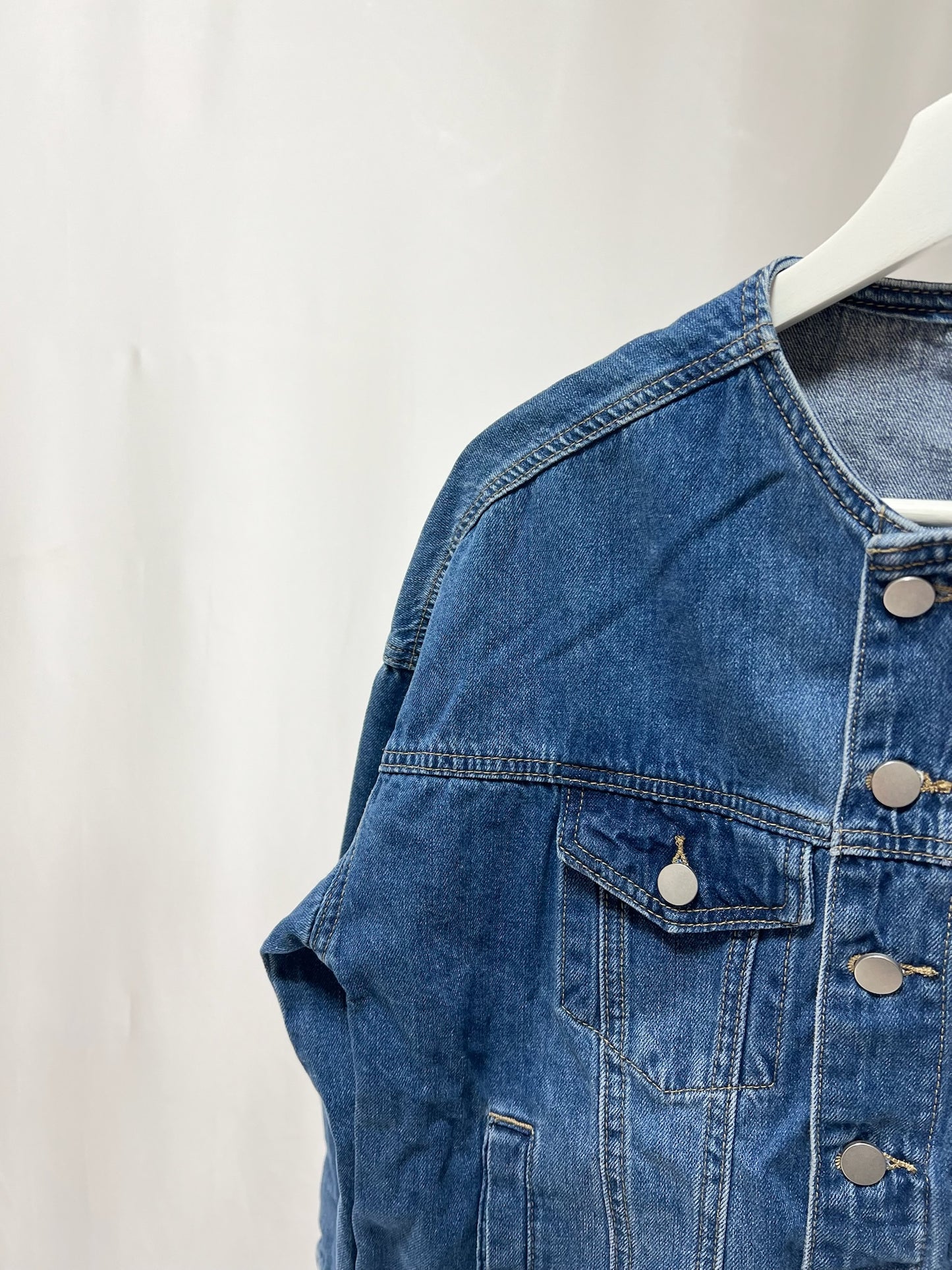 250006No-Collar Denim Jacket