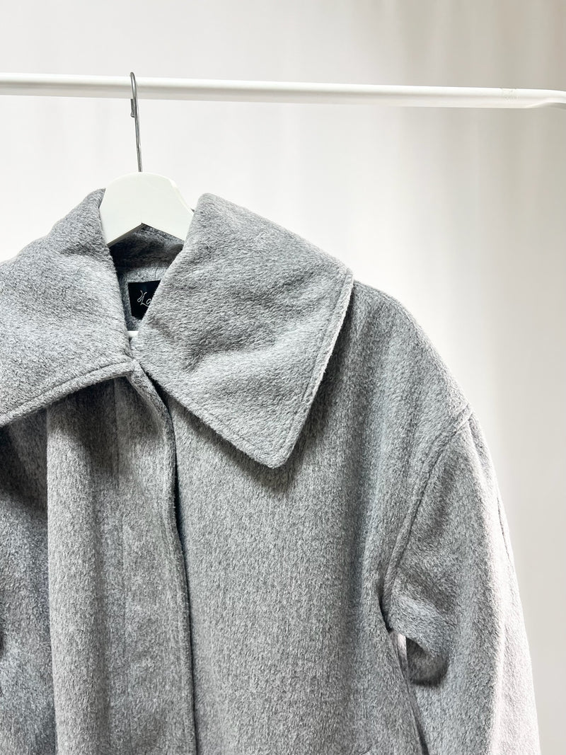 250008Gray Coat