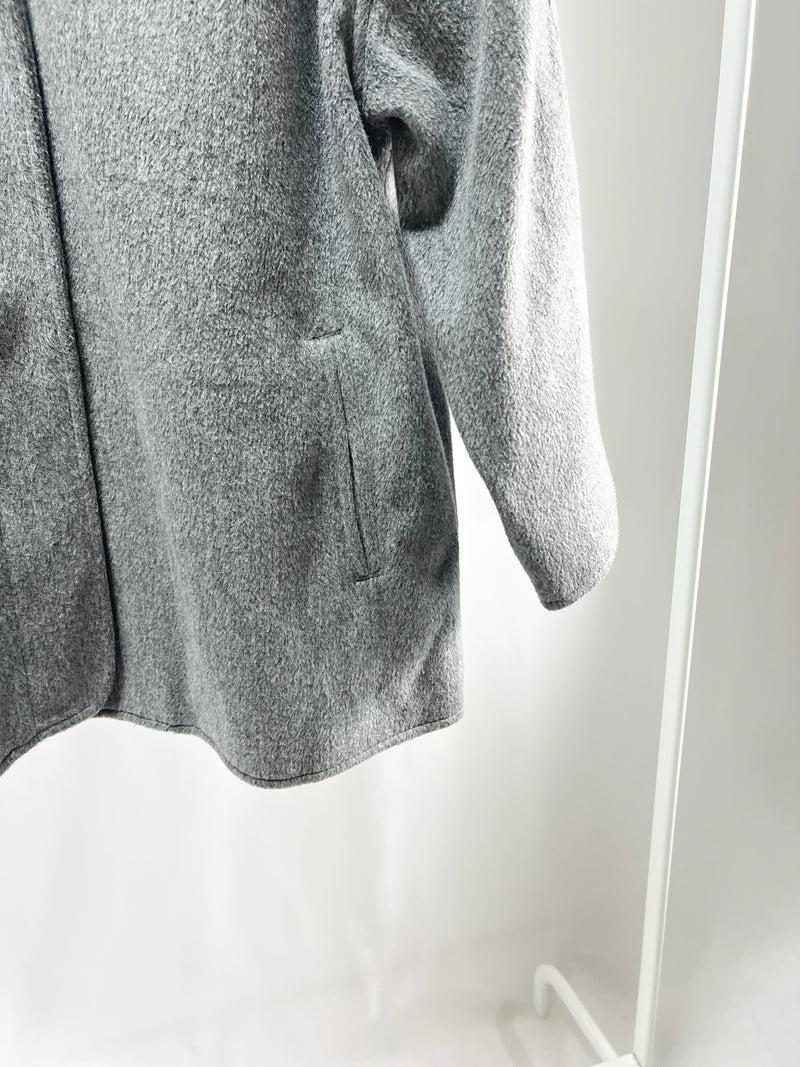 250008Gray Coat