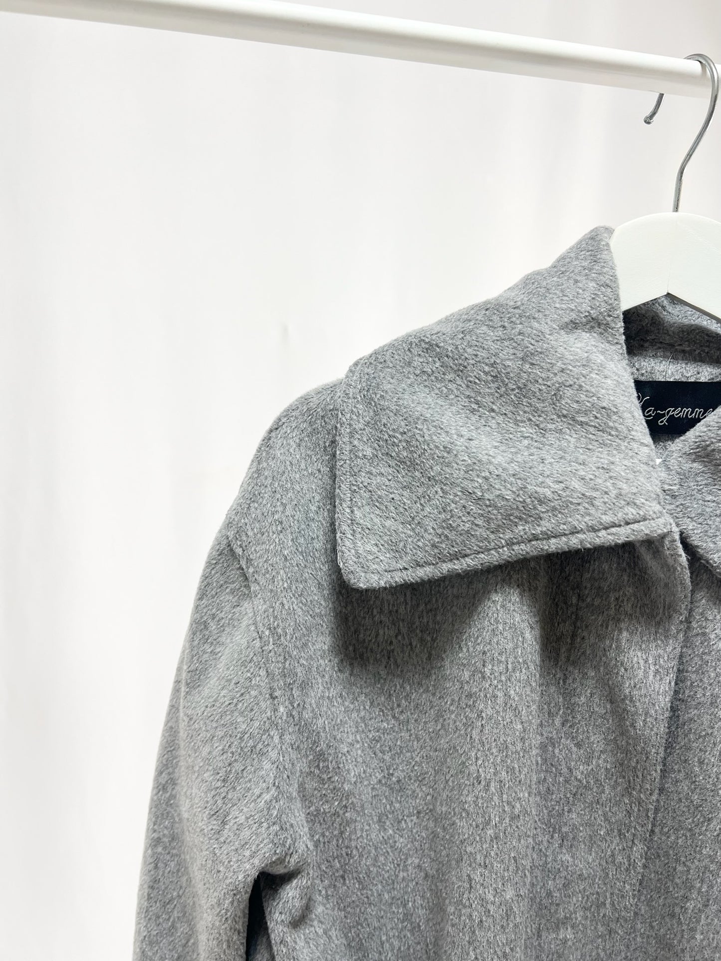 250008Gray Coat
