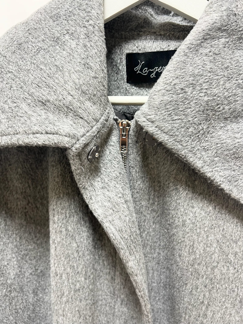 250008Gray Coat