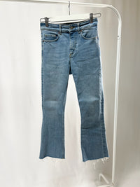 2501217Cut-Off Flare Denim Jeans