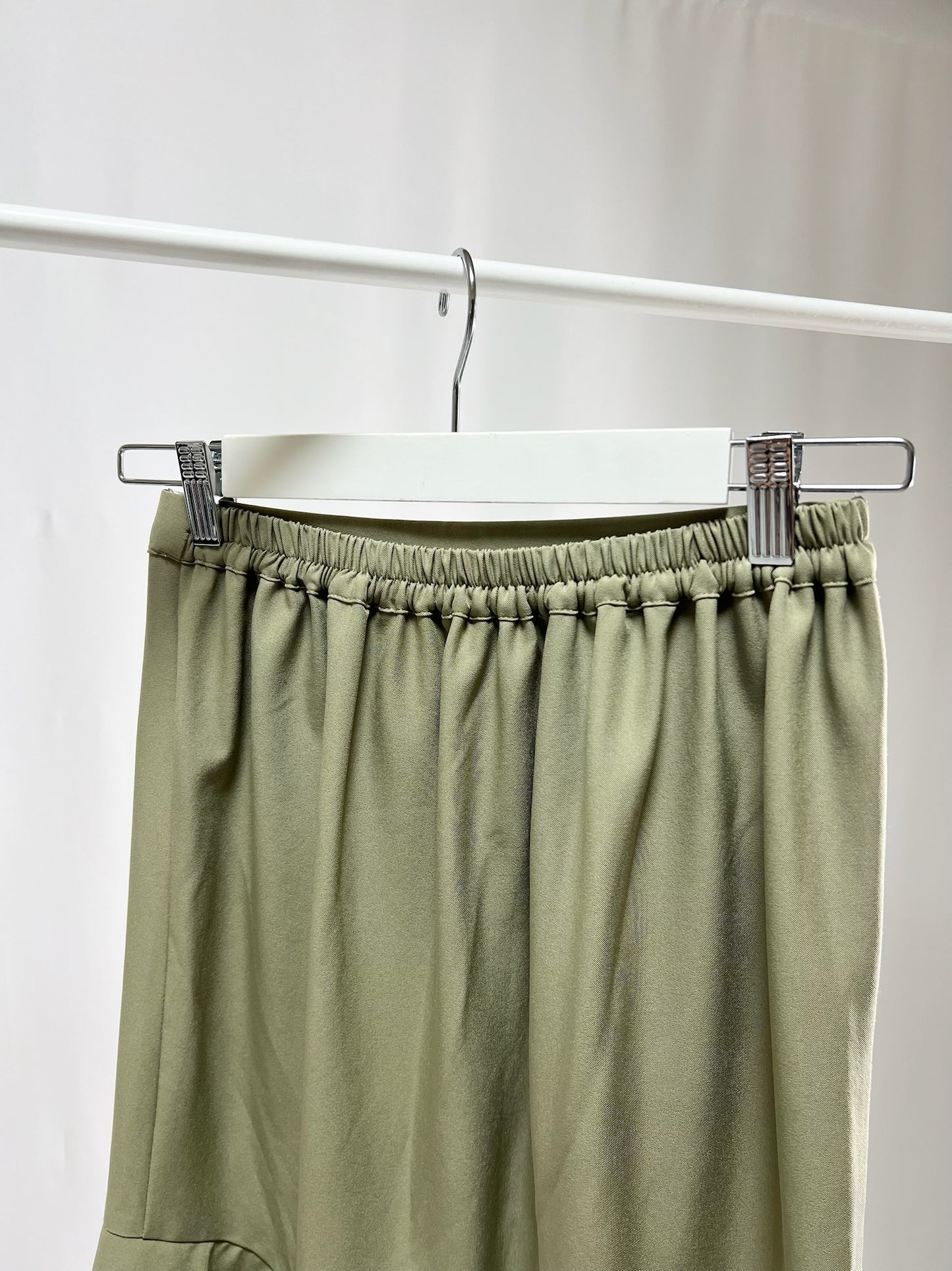 2500008Asymmetric Ruffle Midi Skirt