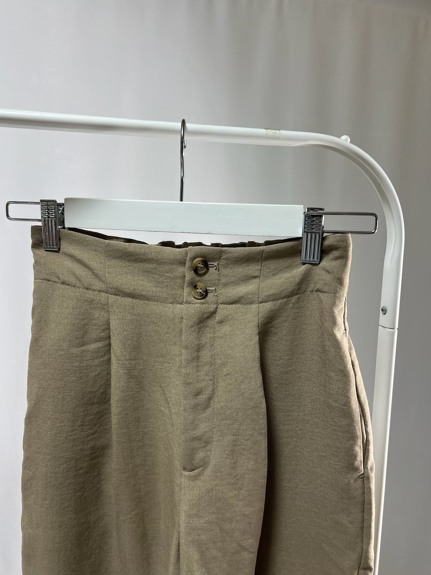 250127Natural Tapered Linen Pants