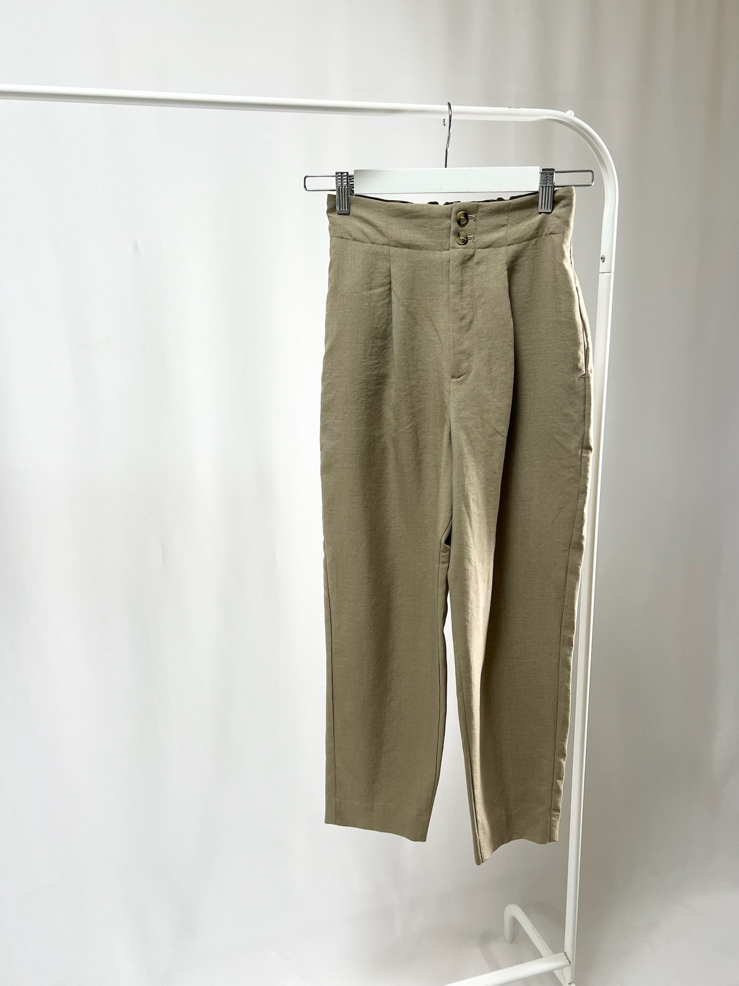 250127Natural Tapered Linen Pants