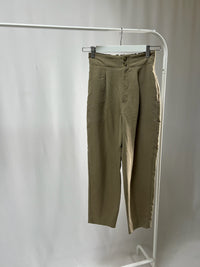 250127Natural Tapered Linen Pants