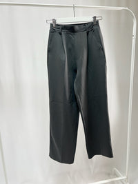 250126Sleek Essential Straight Pants
