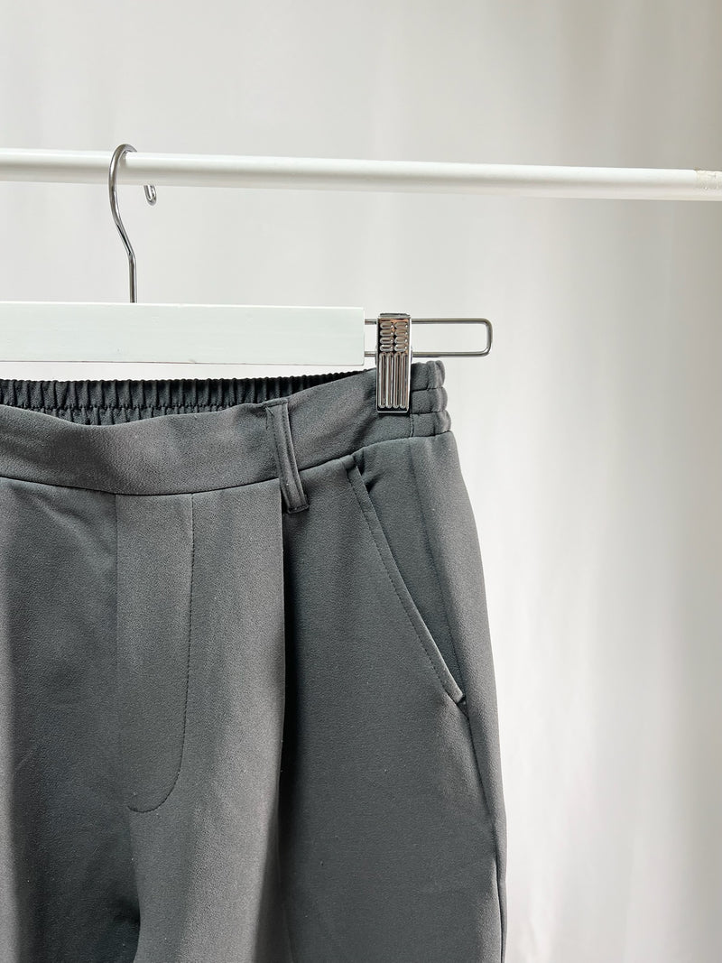 250126Sleek Essential Straight Pants