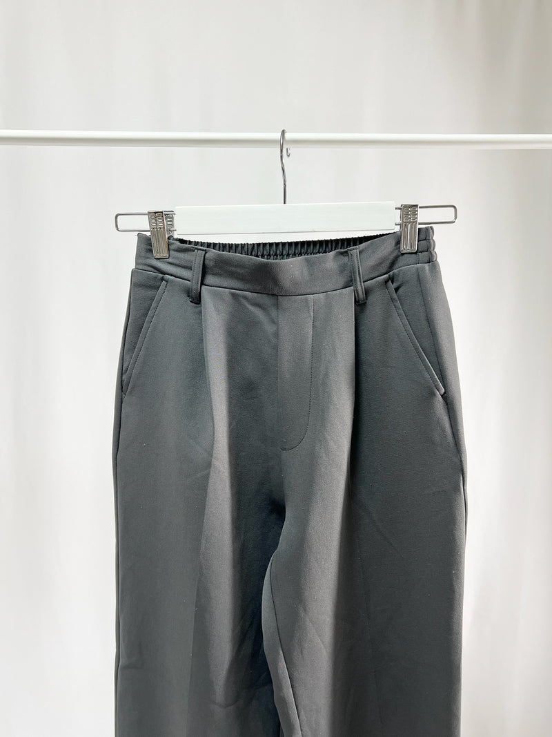 250126Sleek Essential Straight Pants