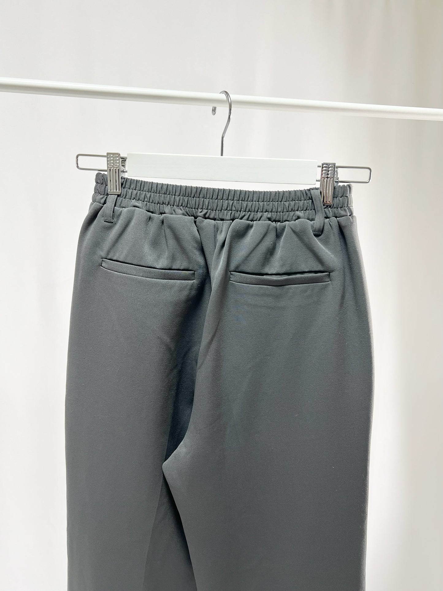 250126Sleek Essential Straight Pants
