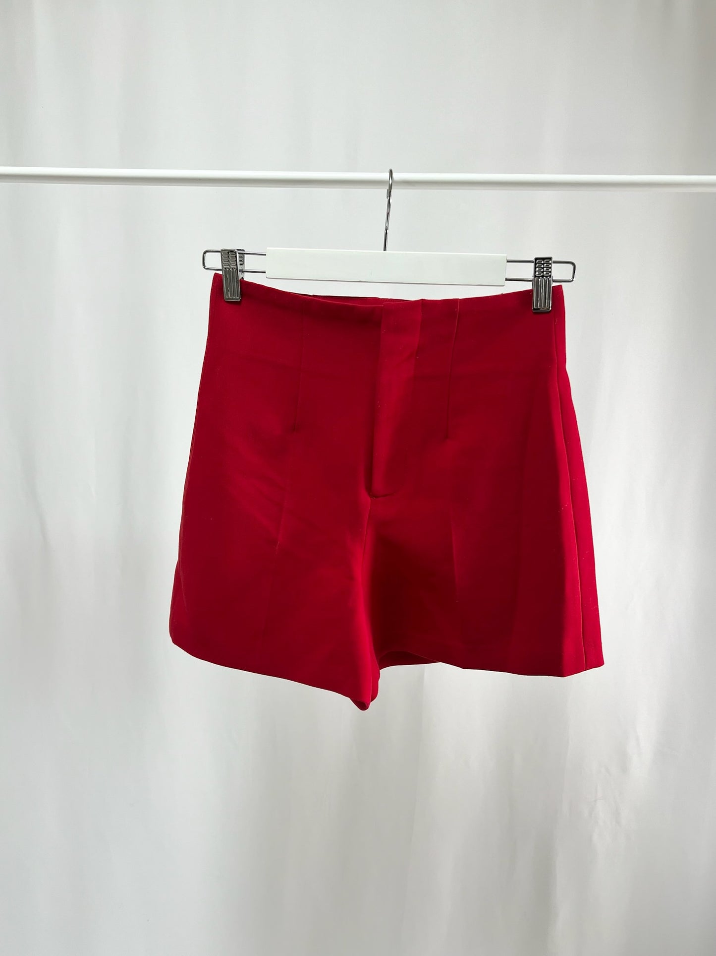 250125Scarlet Chic Tailored Shorts