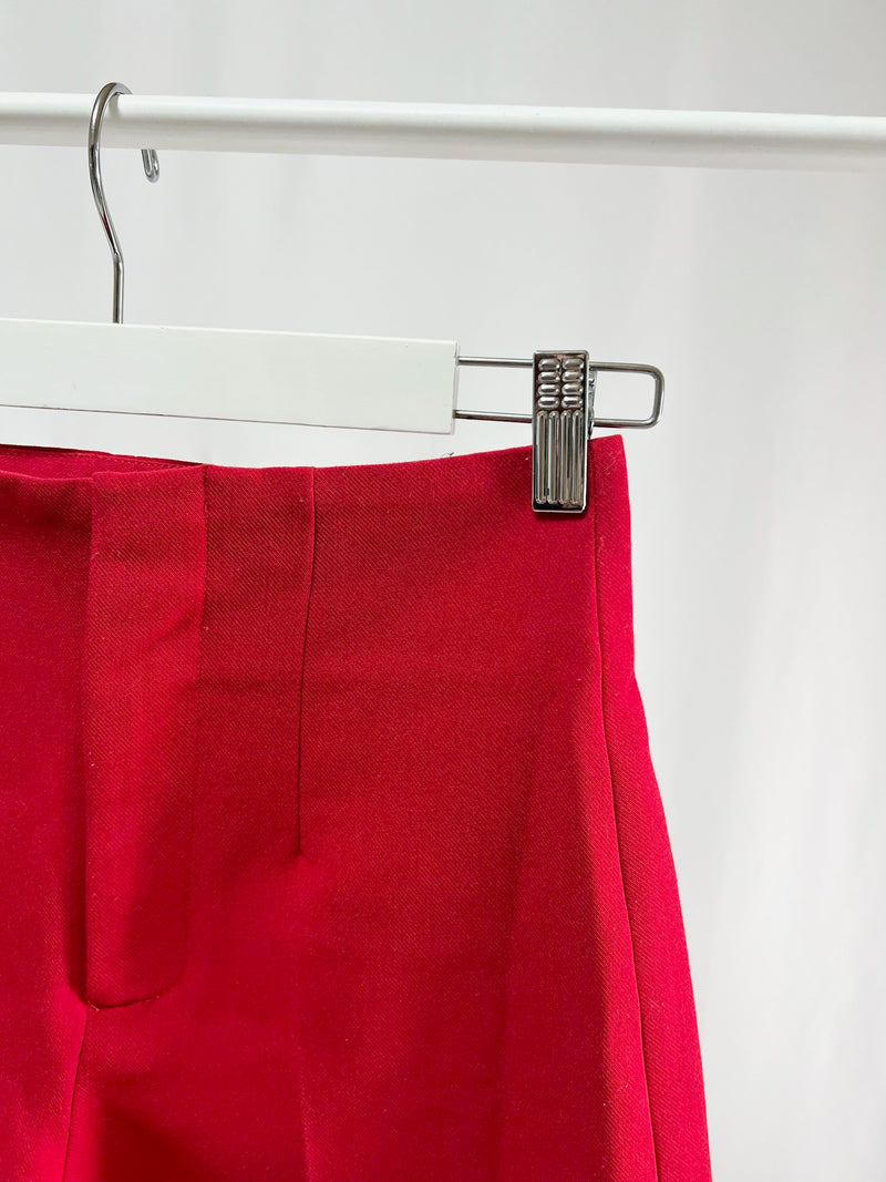 250125Scarlet Chic Tailored Shorts