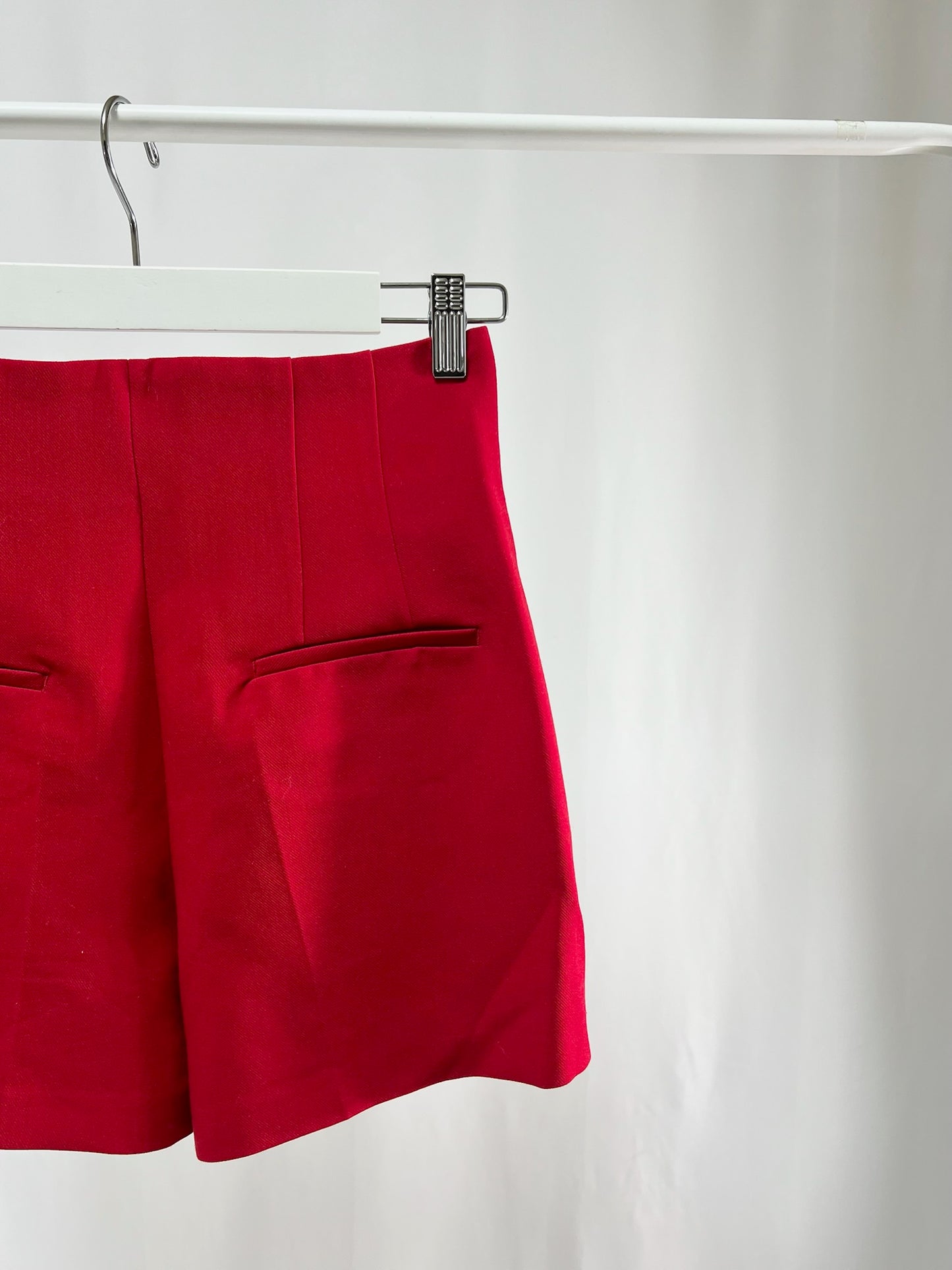 250125Scarlet Chic Tailored Shorts