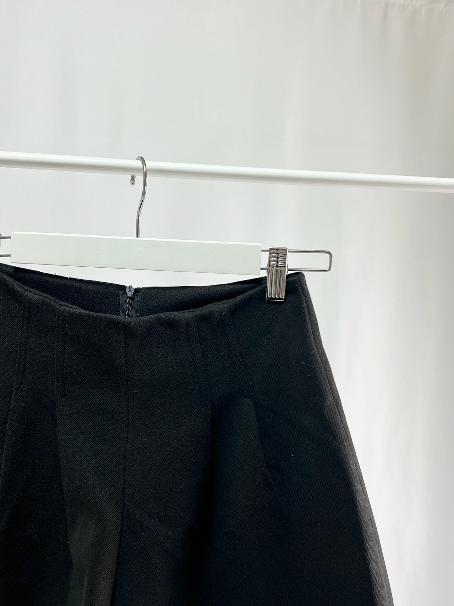 2501218High-Waist Black Shorts