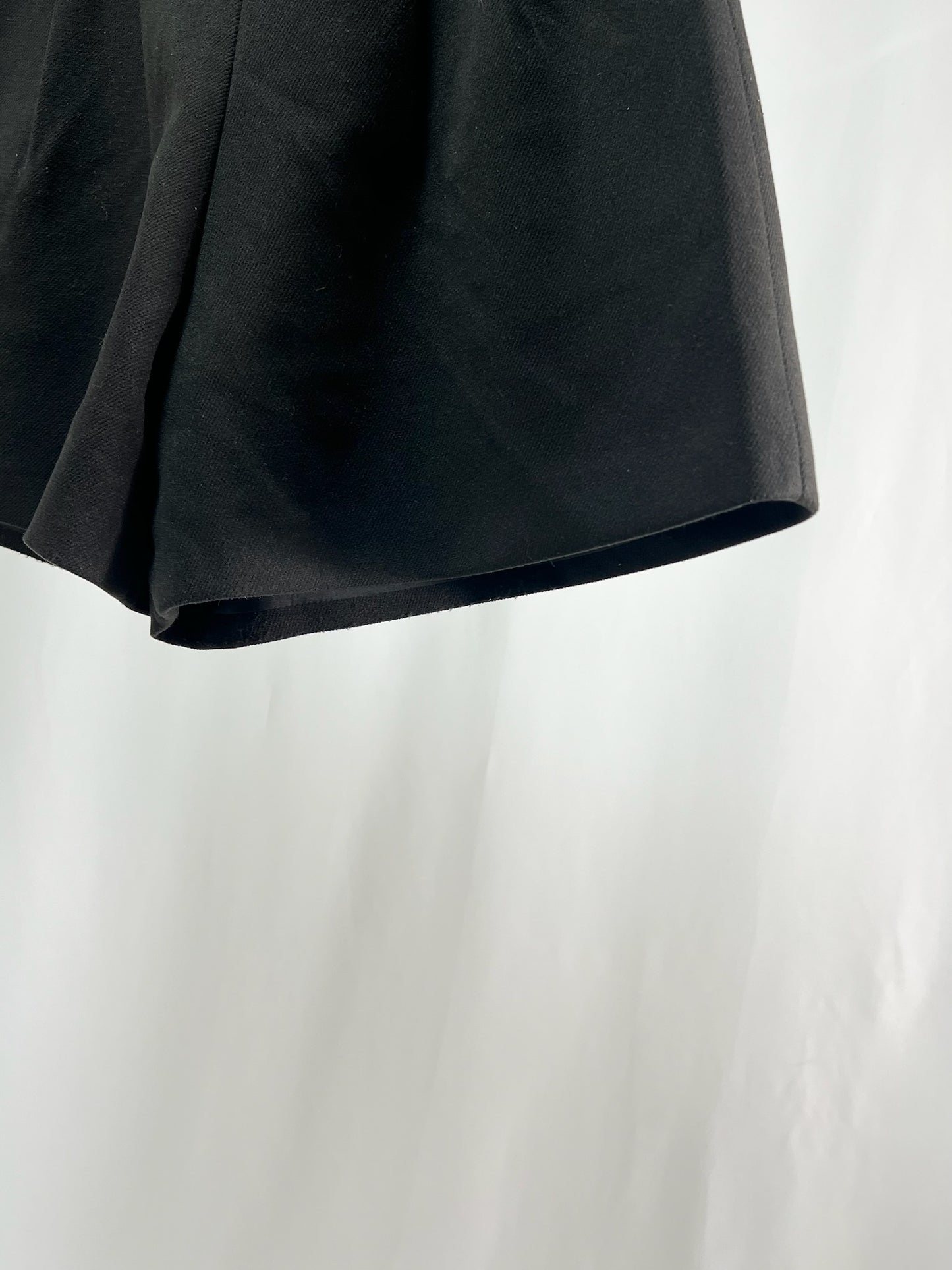 2501218High-Waist Black Shorts