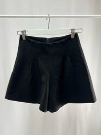 2501218High-Waist Black Shorts