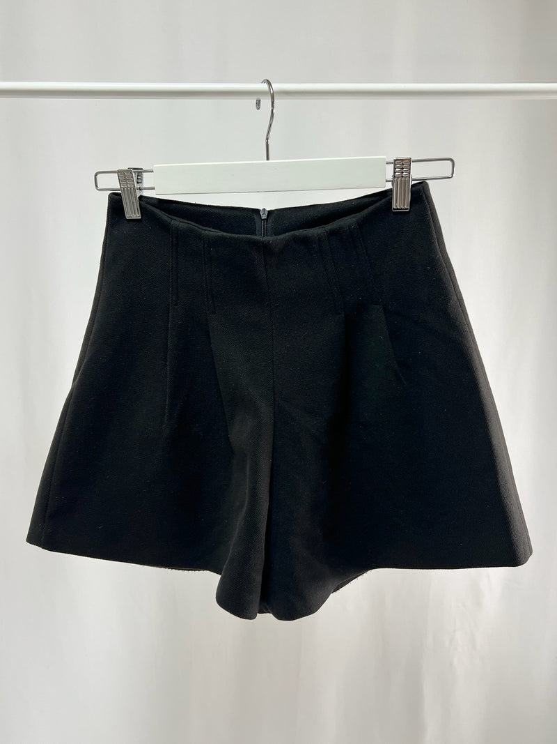 2501218High-Waist Black Shorts