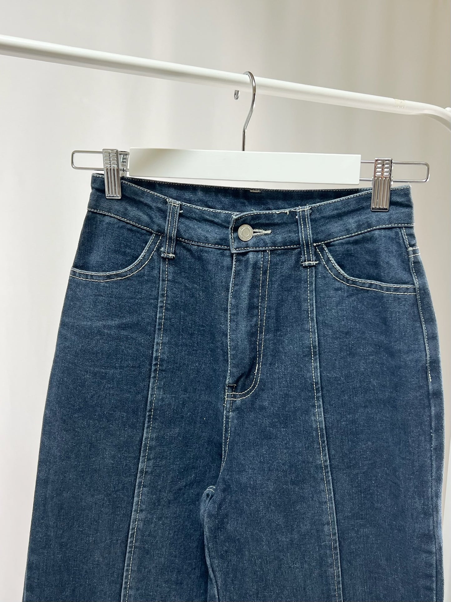 250123Raw Hem Straight Denim Pants