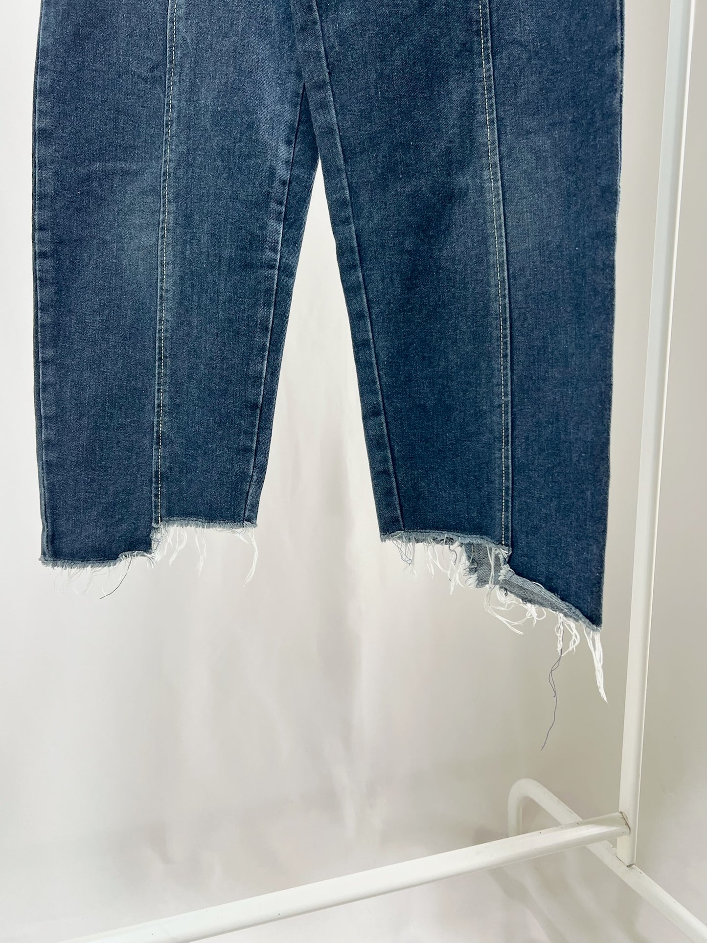 250123Raw Hem Straight Denim Pants