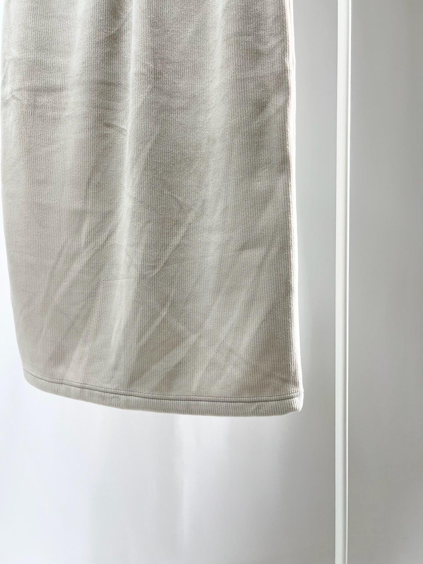 2500003Relax Fit Straight Skirt