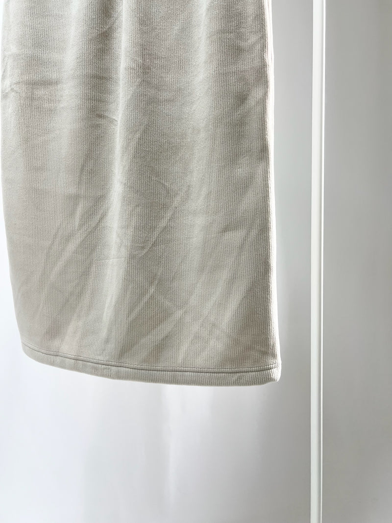 2500003Relax Fit Straight Skirt
