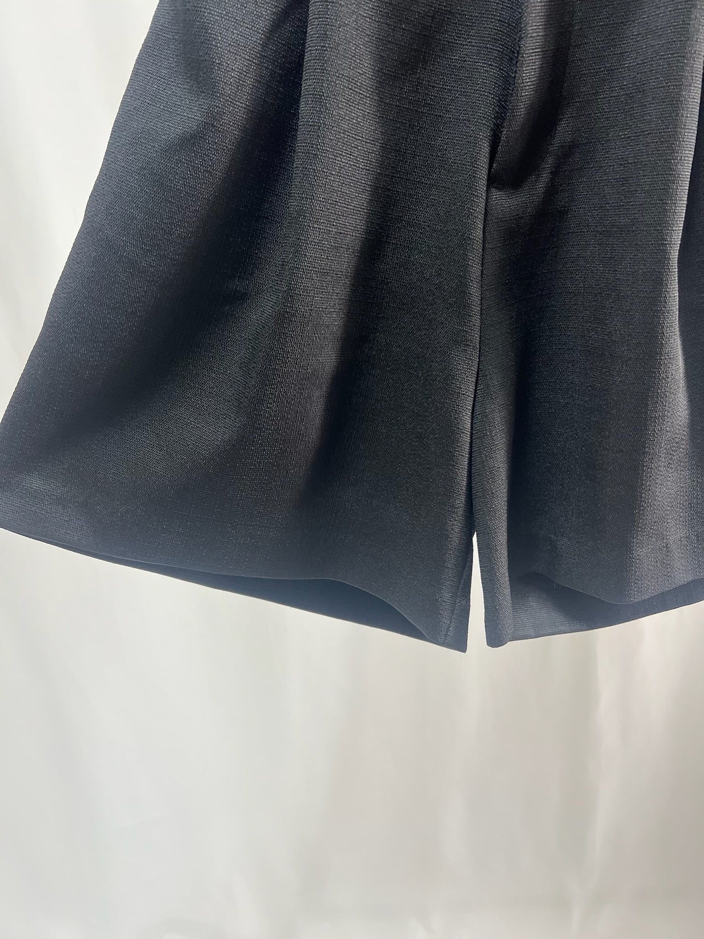 250121Elegant Belted Black Shorts