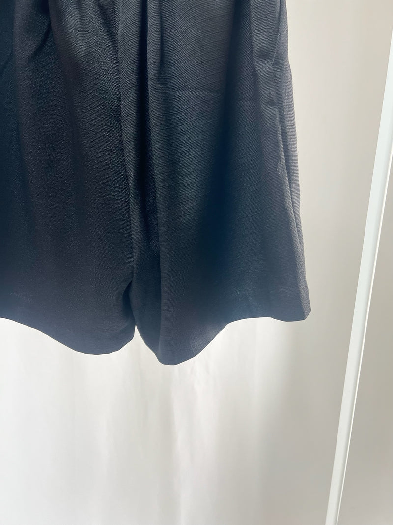 250121Elegant Belted Black Shorts
