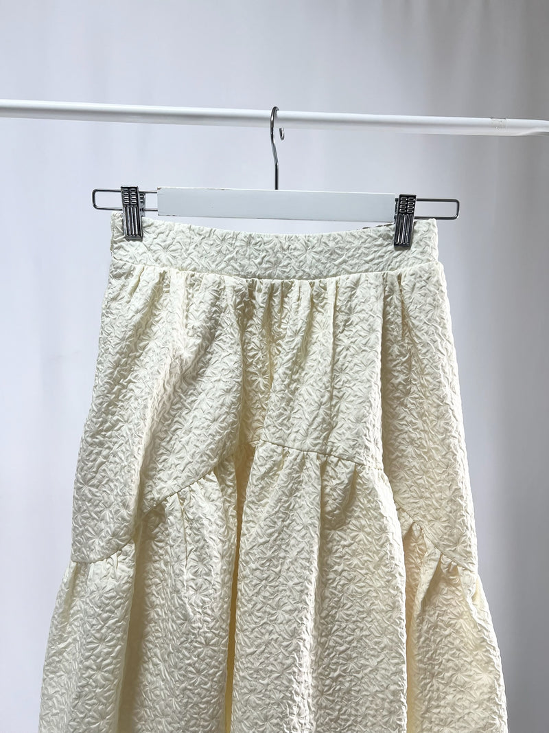 2500002Airy Volume Jacquard Skirt