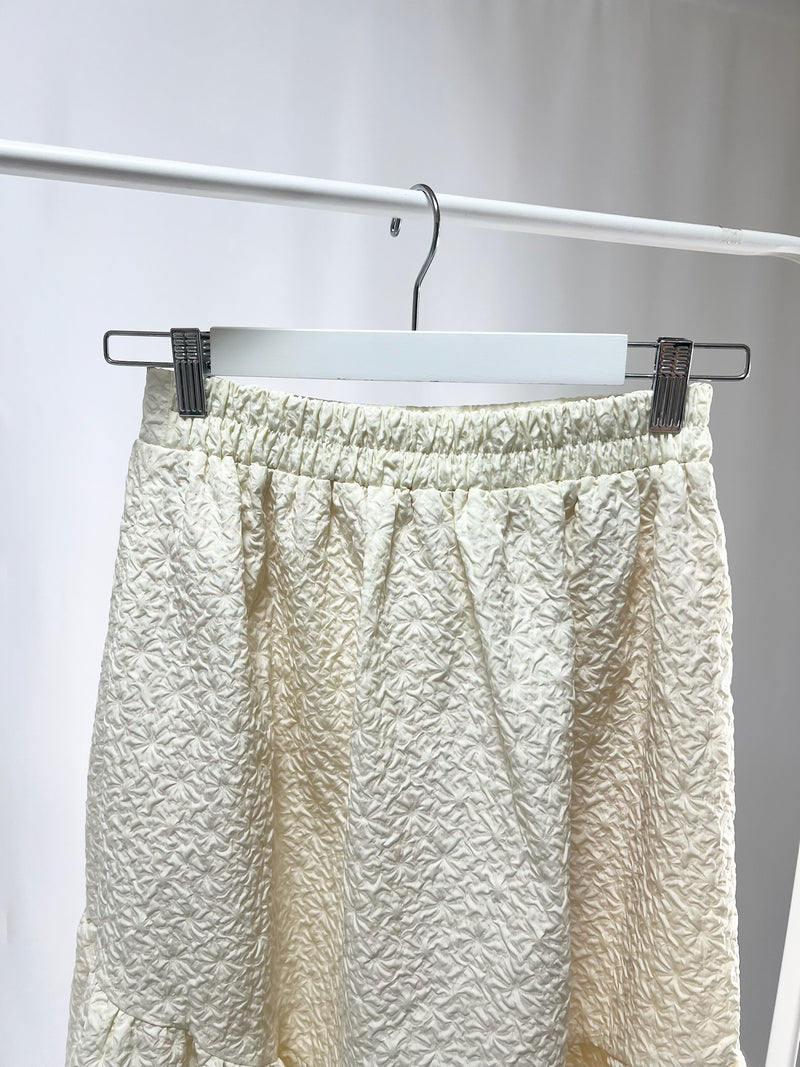 2500002Airy Volume Jacquard Skirt