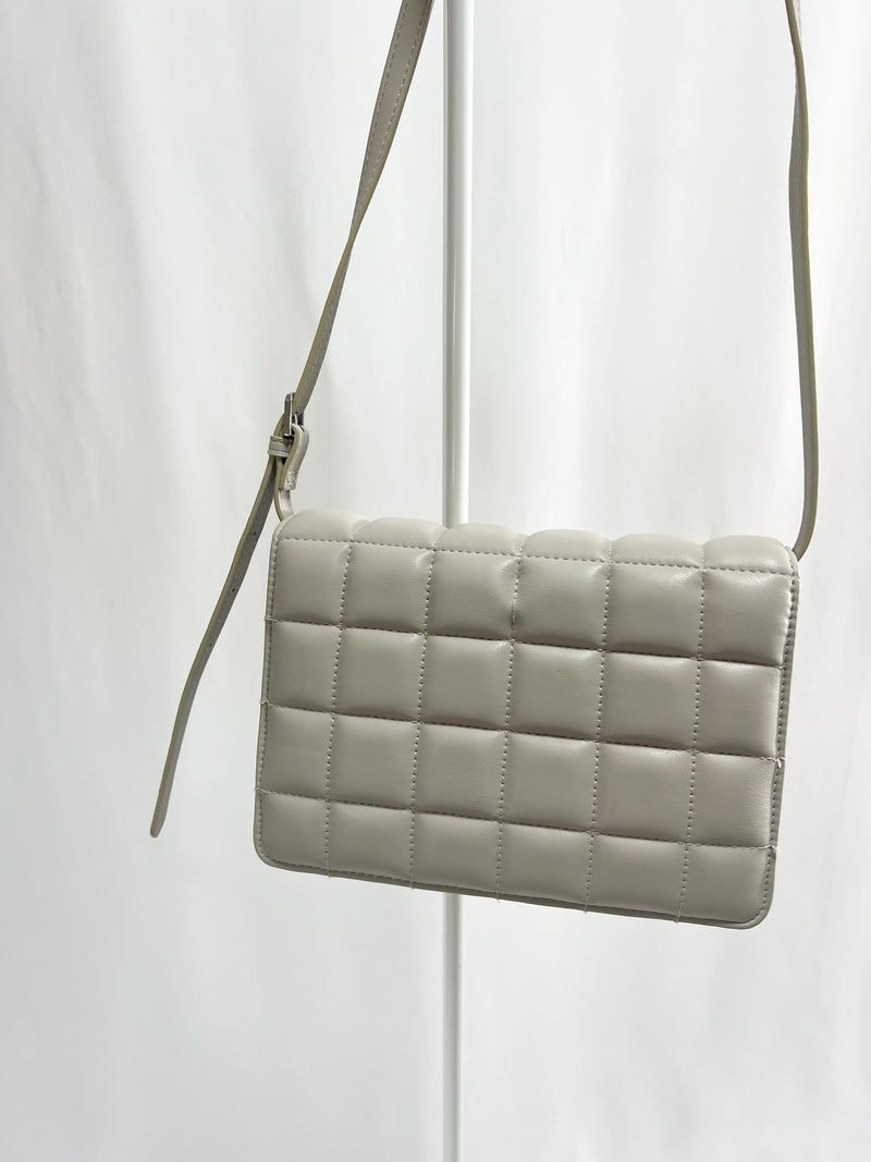 25000001Greige Shoulder Bag