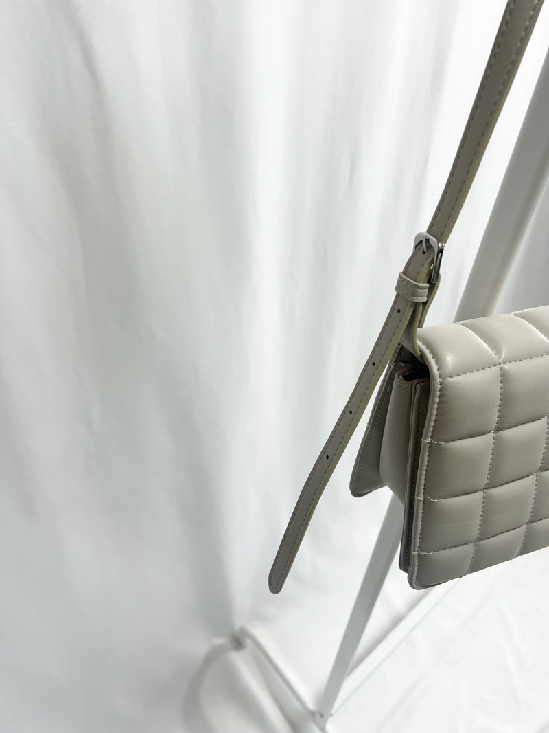 25000001Greige Shoulder Bag