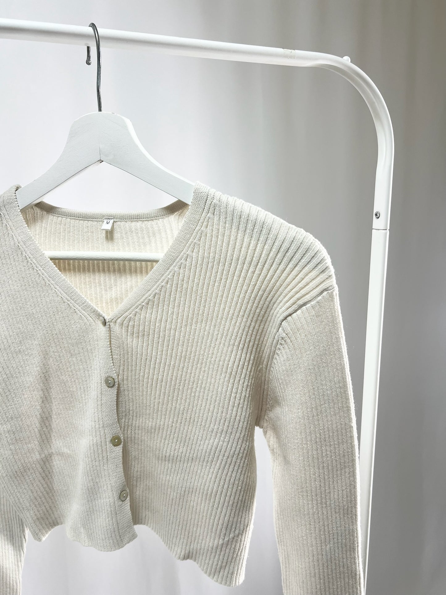 25038Ivory Ribbed Crop Cardigan