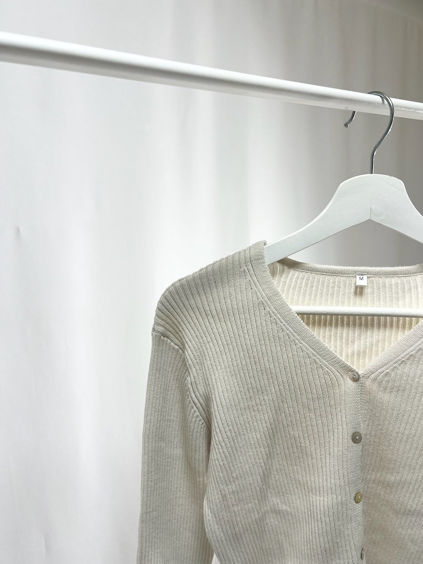 25038Ivory Ribbed Crop Cardigan