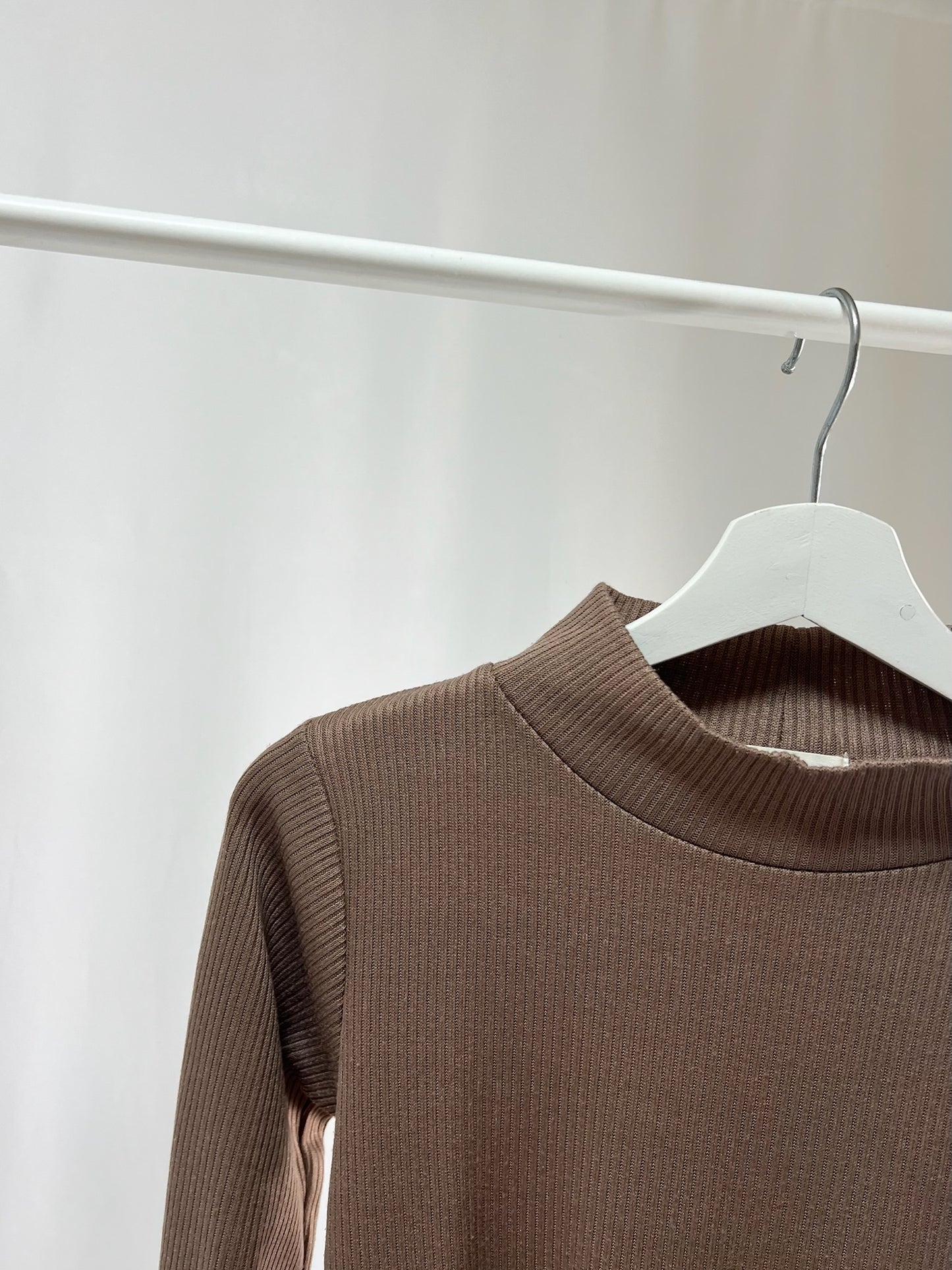 25033Mocha Ribbed Mock Neck