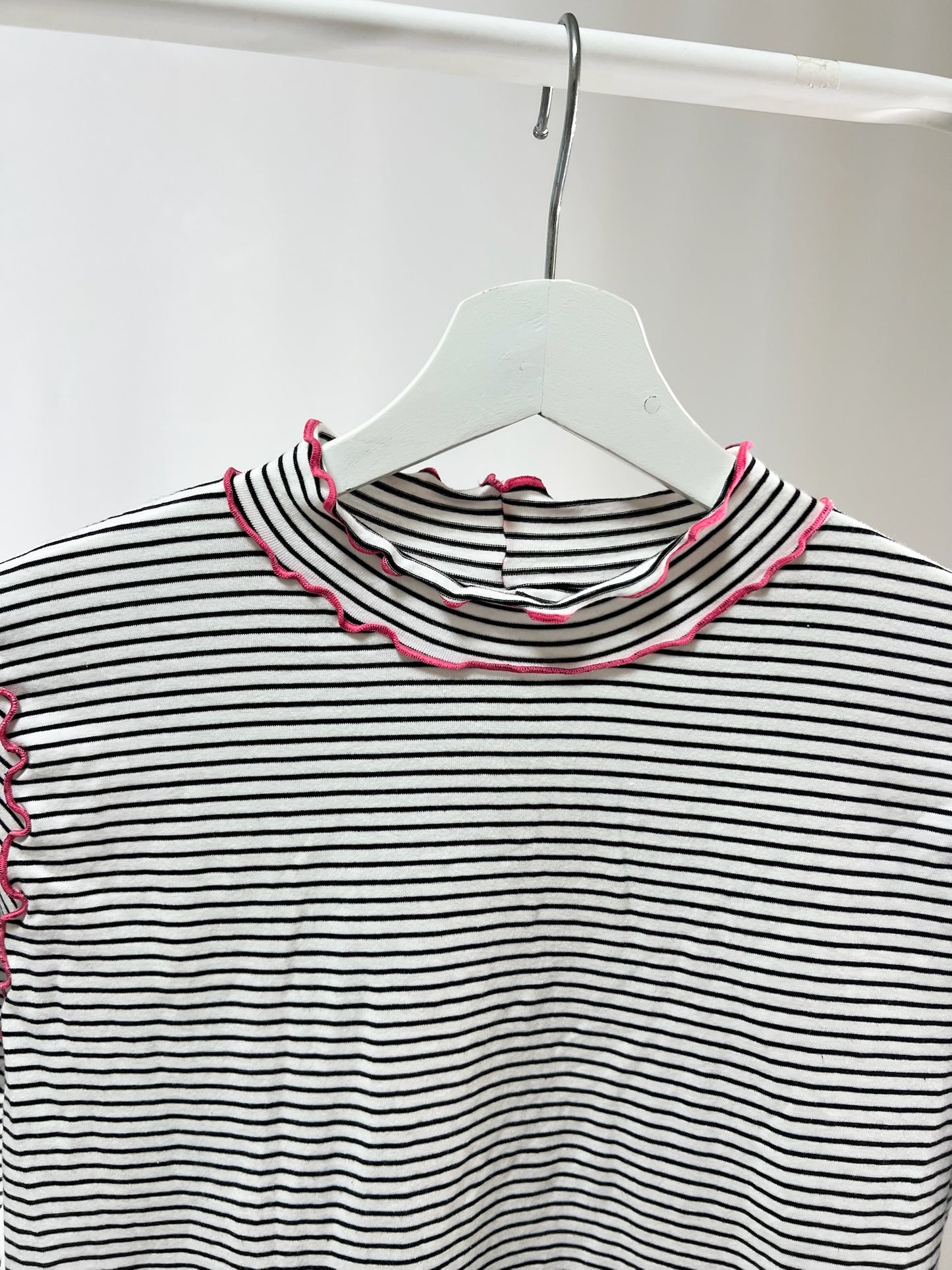 (5月)25030Playful Line Frill Tops