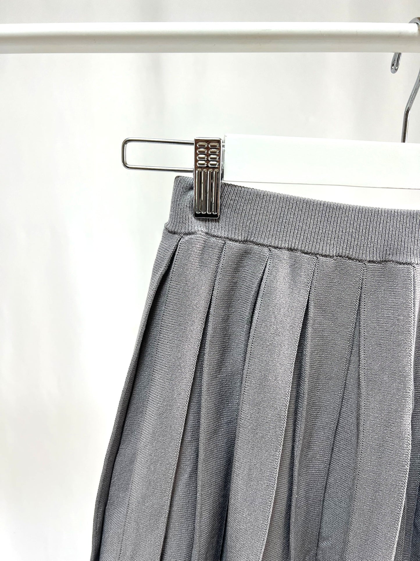 25000019Gray Pleated Mini Skirt – Neat & Playful