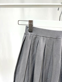 25000019Gray Pleated Mini Skirt – Neat & Playful