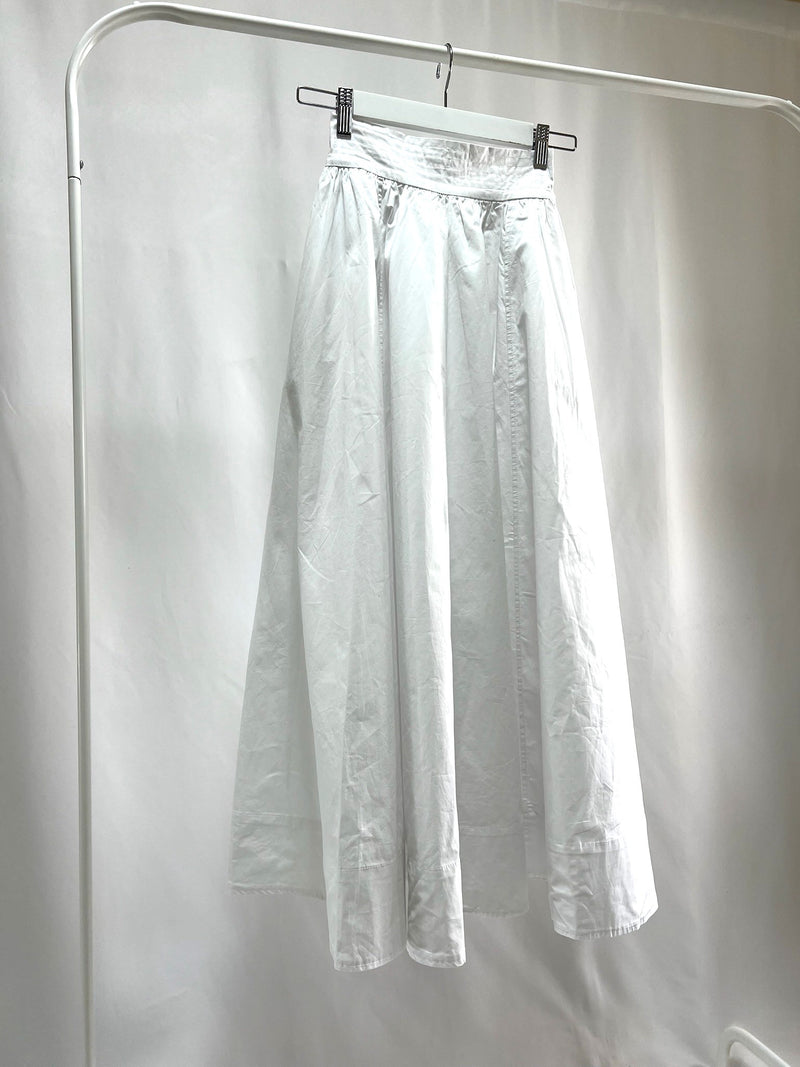 25000018White Flare Long Skirt – Soft, Clean & Flowing