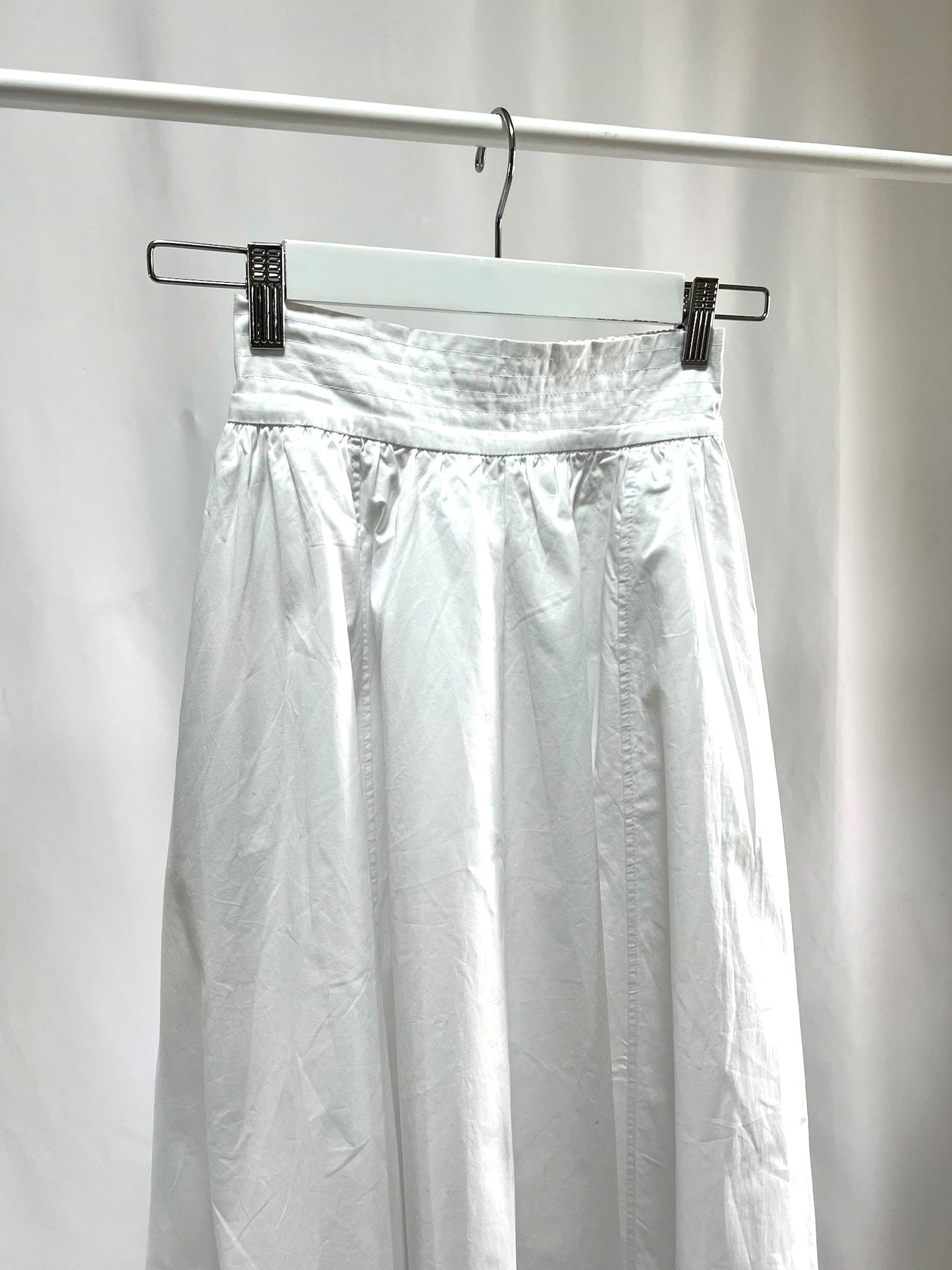 25000018White Flare Long Skirt – Soft, Clean & Flowing